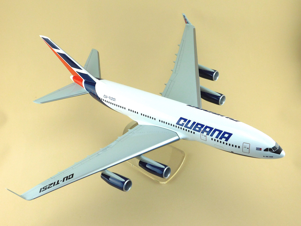 Модель самолета Ил-96-300 (М1:100, CUBANА)