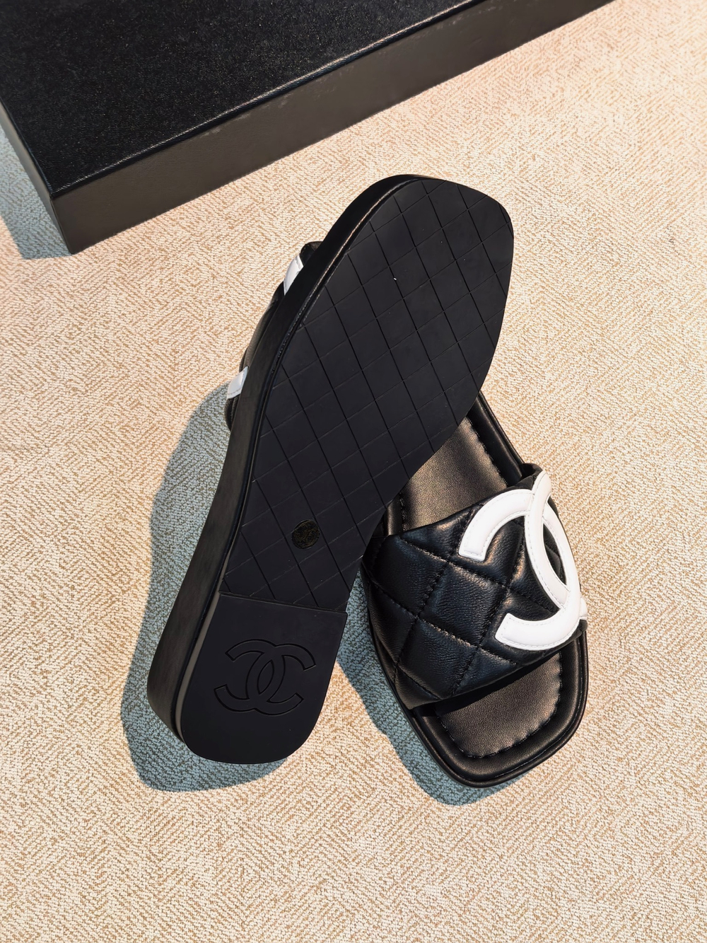 Шлепанцы Chanel