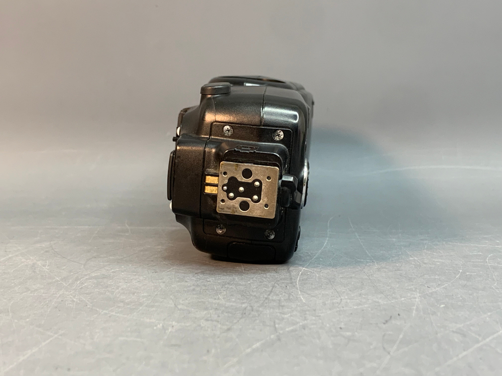 Nikon SB-900, отсутствует накладка на корпусе