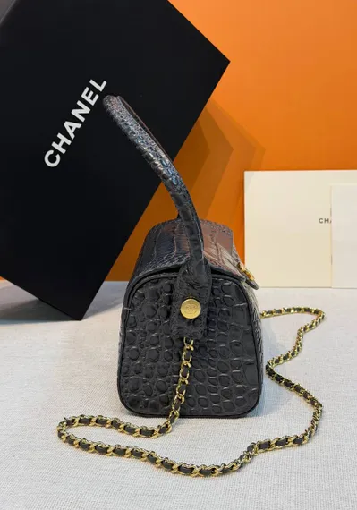 Клатч Chanel With Chain Métiers d’art 2026