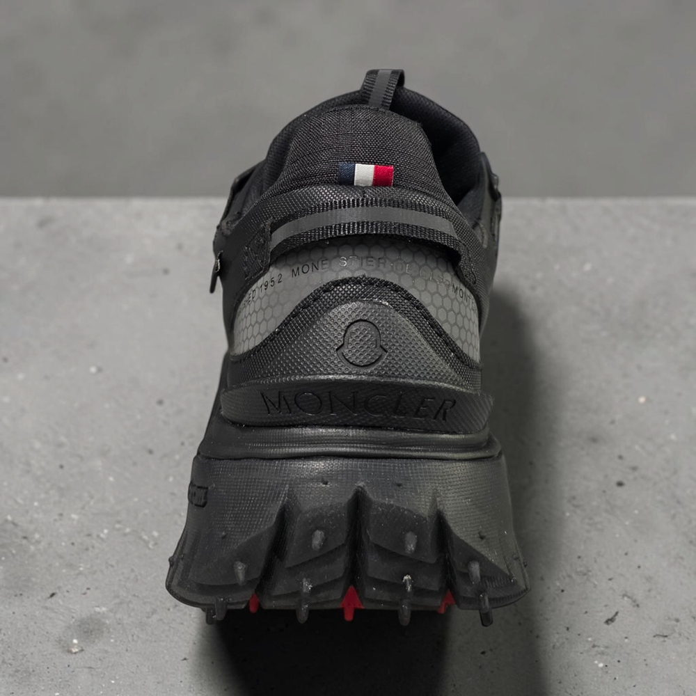 Moncler Trailgrip Gore-Tex • Total Black