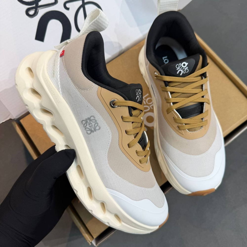 Кроссовки On Running x Loewe