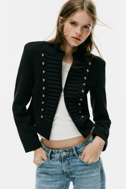 ZARA ПРИТАЛЕННЫЙ БЛЕЙЗЕР С ПОДПЛЕЧНИКАМИ, ЧЕРНЫЙ