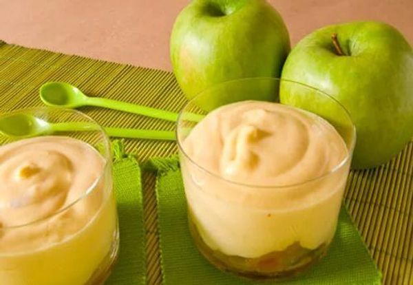 КАРАМЕЛЬНЫЙ МУСС С ЯБЛОКАМИ КАРАМЕЛЬНЫЙ МУСС С ЯБЛОКАМИ