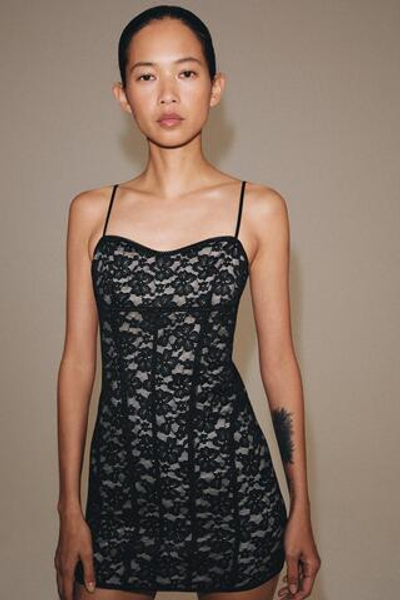 КОРОТКОЕ КРУЖЕВНОЕ ПЛАТЬЕ — ZARA