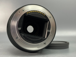 Sony 28-70 mm f/3.5-5.6