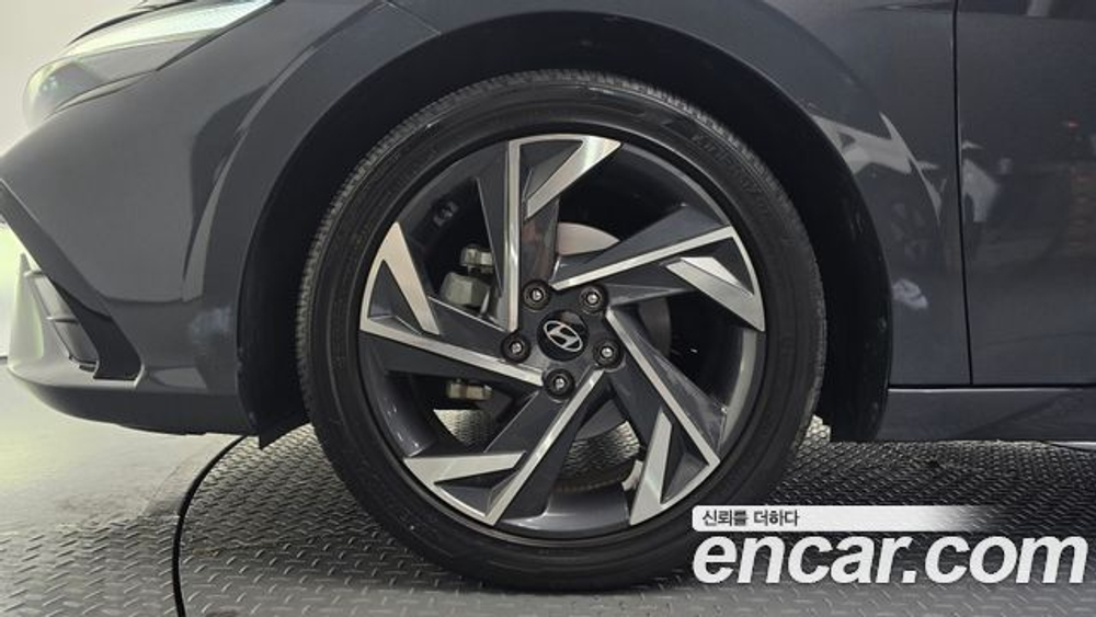 Hyundai AVANTE 1.6 — 2024