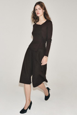 ZARA ШОРТЫ-БЕРМУДЫ ИЗ МЯГКОЙ ТКАНИ С ЗАЩИПАМИ, КОРИЧНЕВЫЙ