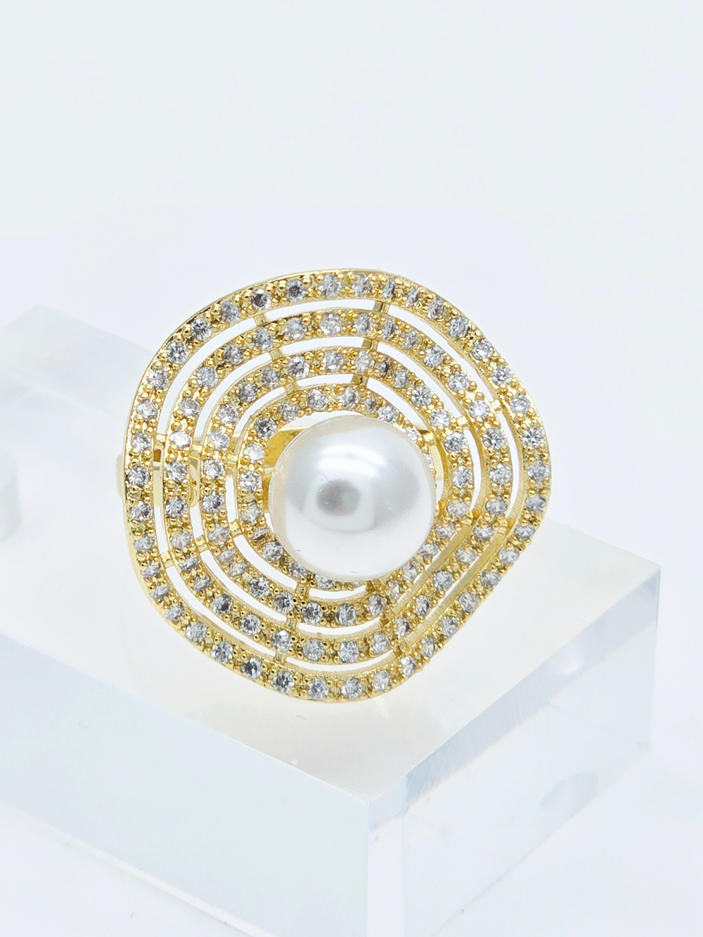 91004638 Кольцо Selena Pearls