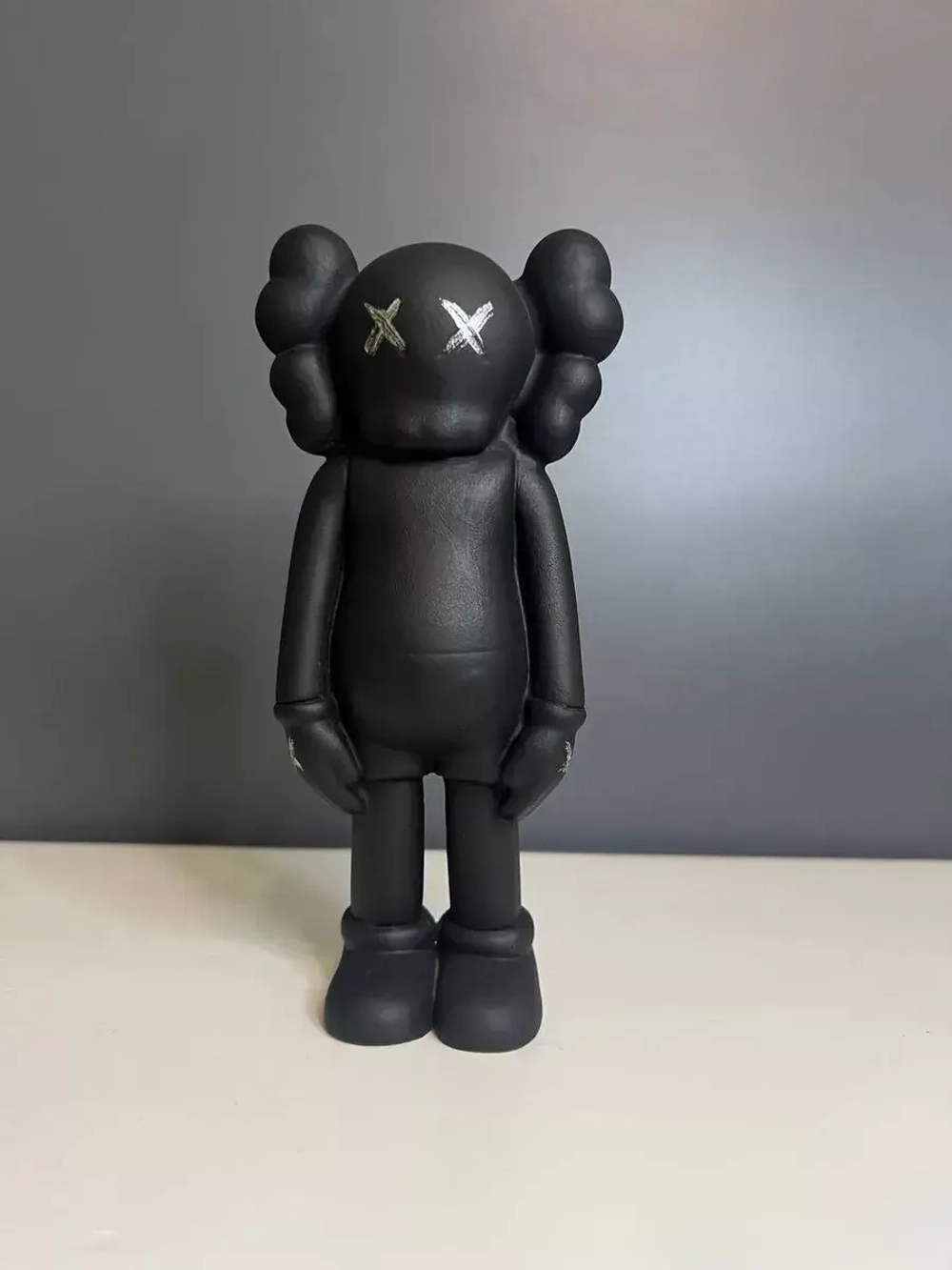 Статуэтка - Скульптура KAWS для интерьера и декора