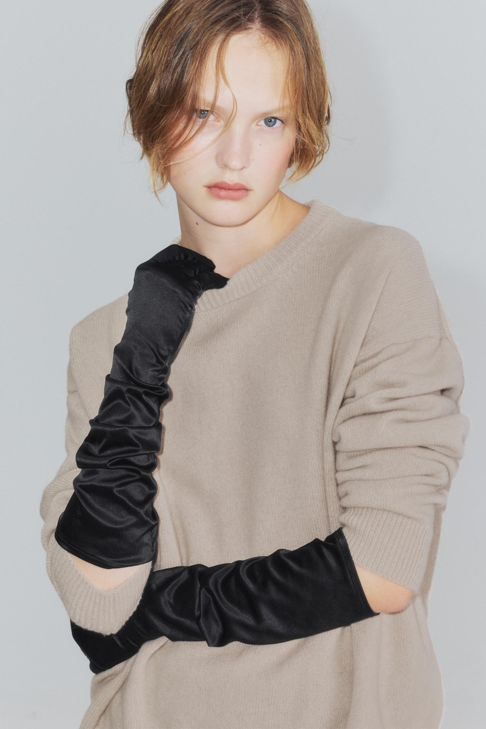 ZARA ДЛИННЫЕ АТЛАСНЫЕ ПЕРЧАТКИ, ЧЕРНЫЙ