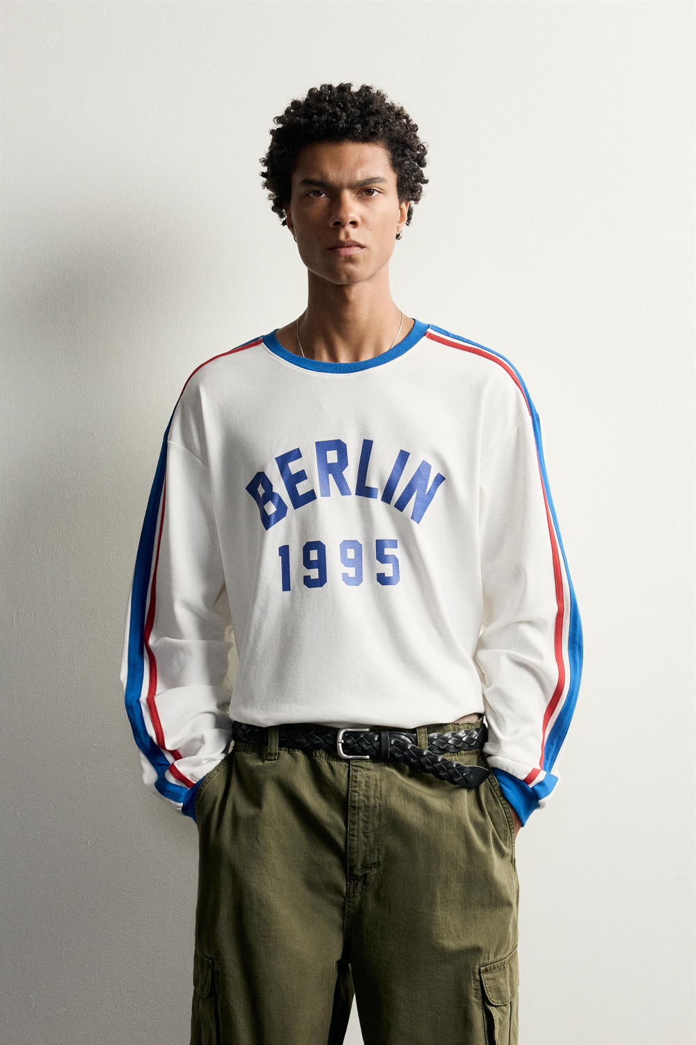 ФУТБОЛКА BERLÍN С КОНТРАСТНЫМИ ПОЛОСАМИ — ZARA