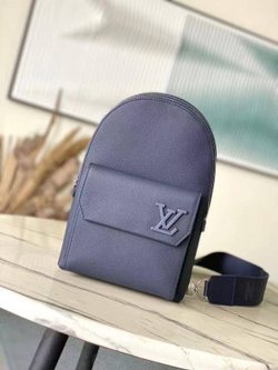 Нагрудная сумка-слинг Louis Vuitton