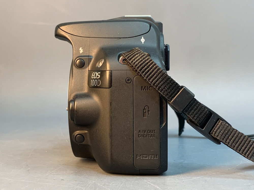 Canon 100D Kit 18-55mm 5000 кадров