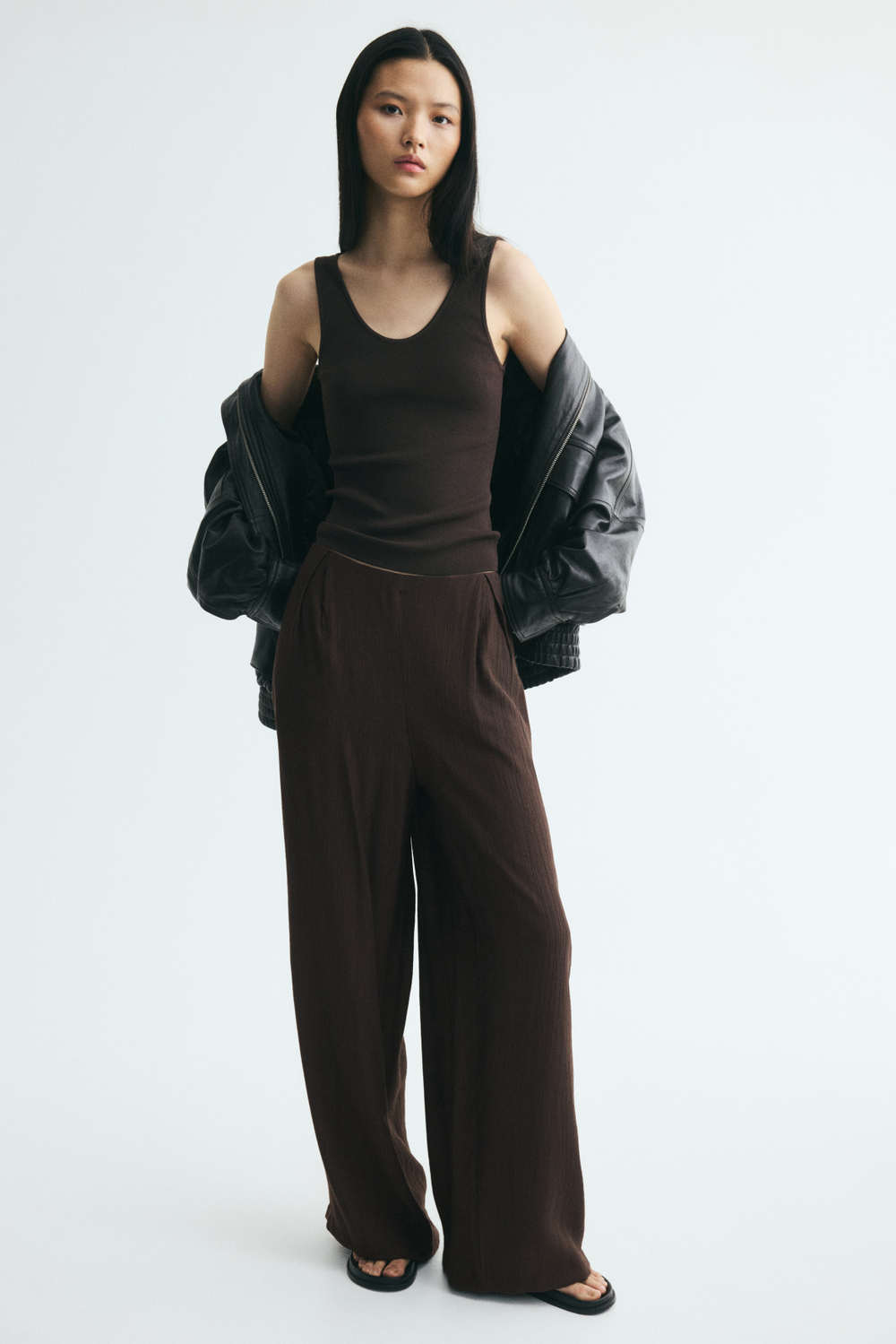 Жатые брюки из смеси вискозы - H&M