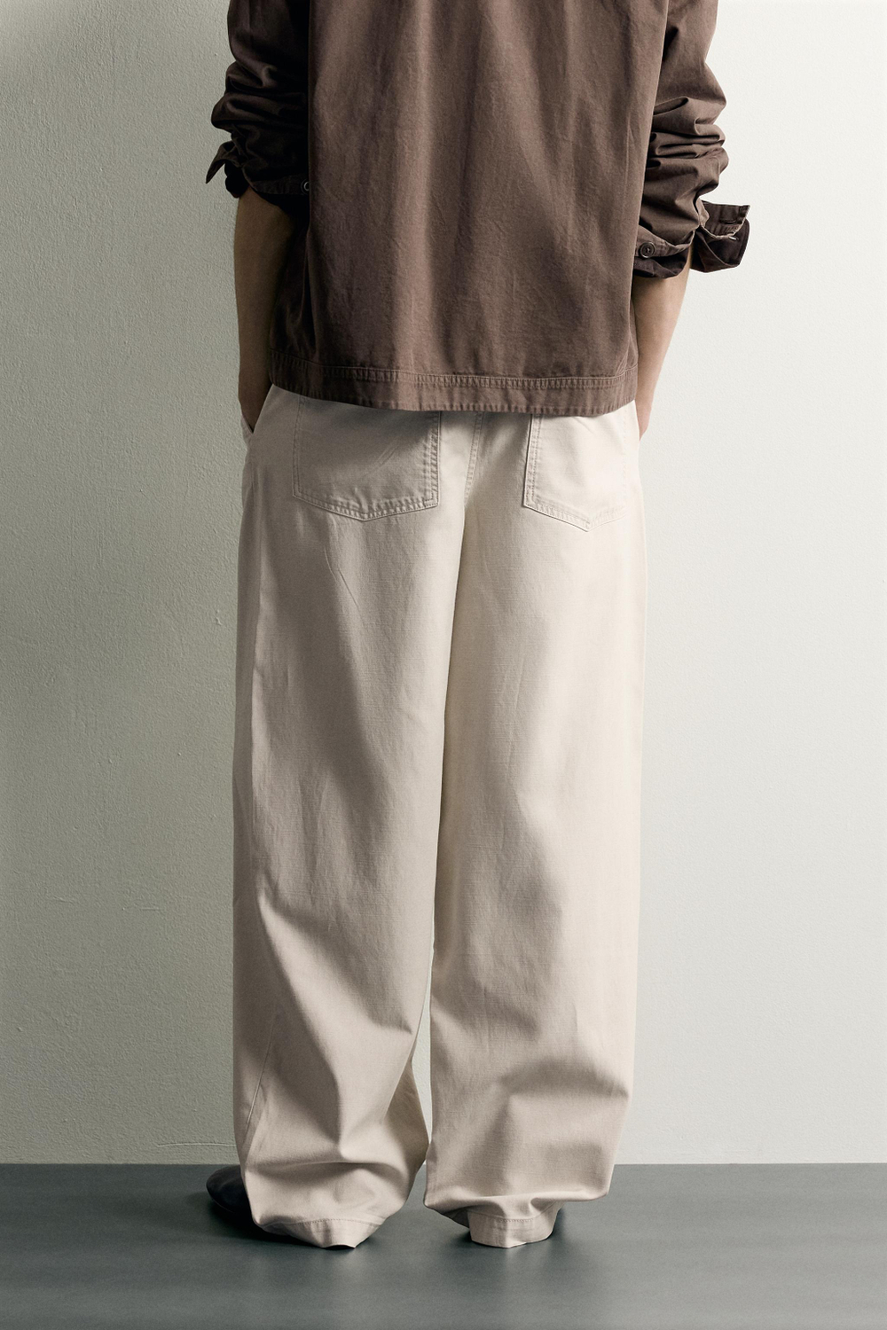 БРЮКИ RELAXED FIT СО СКЛАДКАМИ И РЕМНЕМ — ZARA