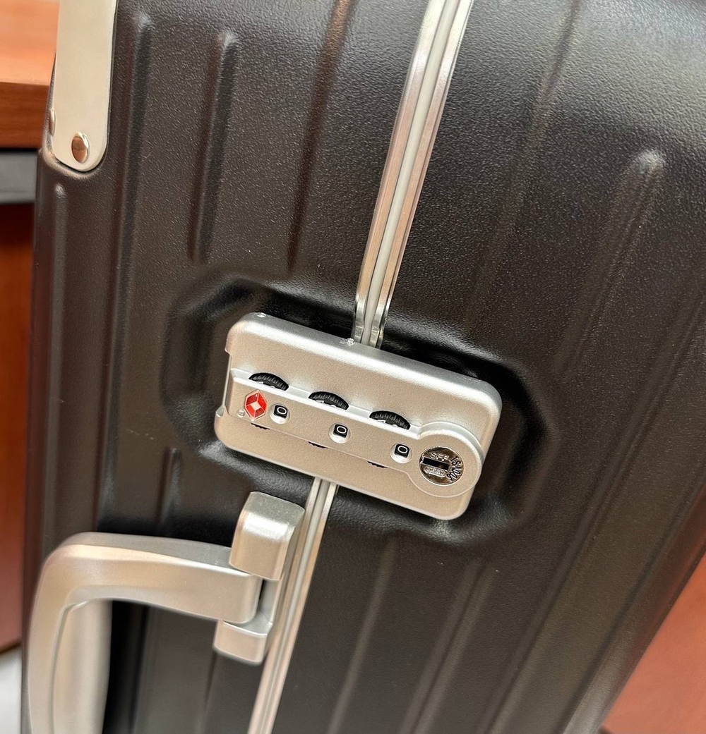 Чемодан Rimowa Hybrid