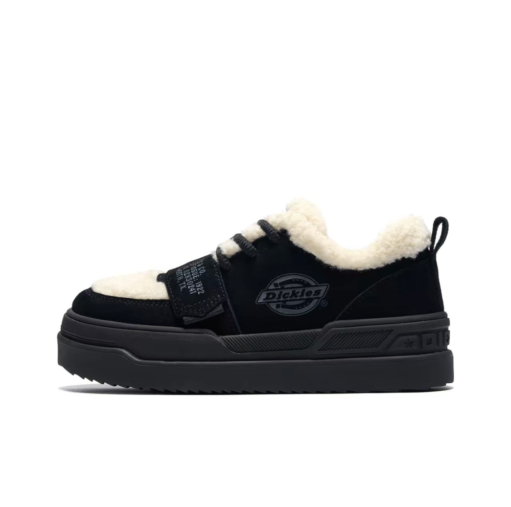 alt="Dickies Snow Boots Dark красные зимние ботинки вид сбоку на белом фоне"