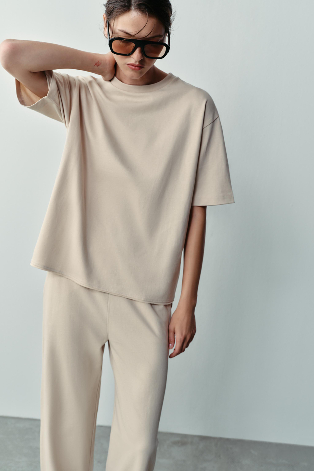 ZARA ФУТБОЛКА С КРУГЛЫМ ВЫРЕЗОМ, ПЕСОЧНЫЙ