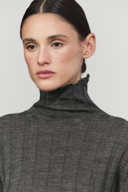 Massimo Dutti Трикотажный свитер в рубчик с воротником-стойкой, серый