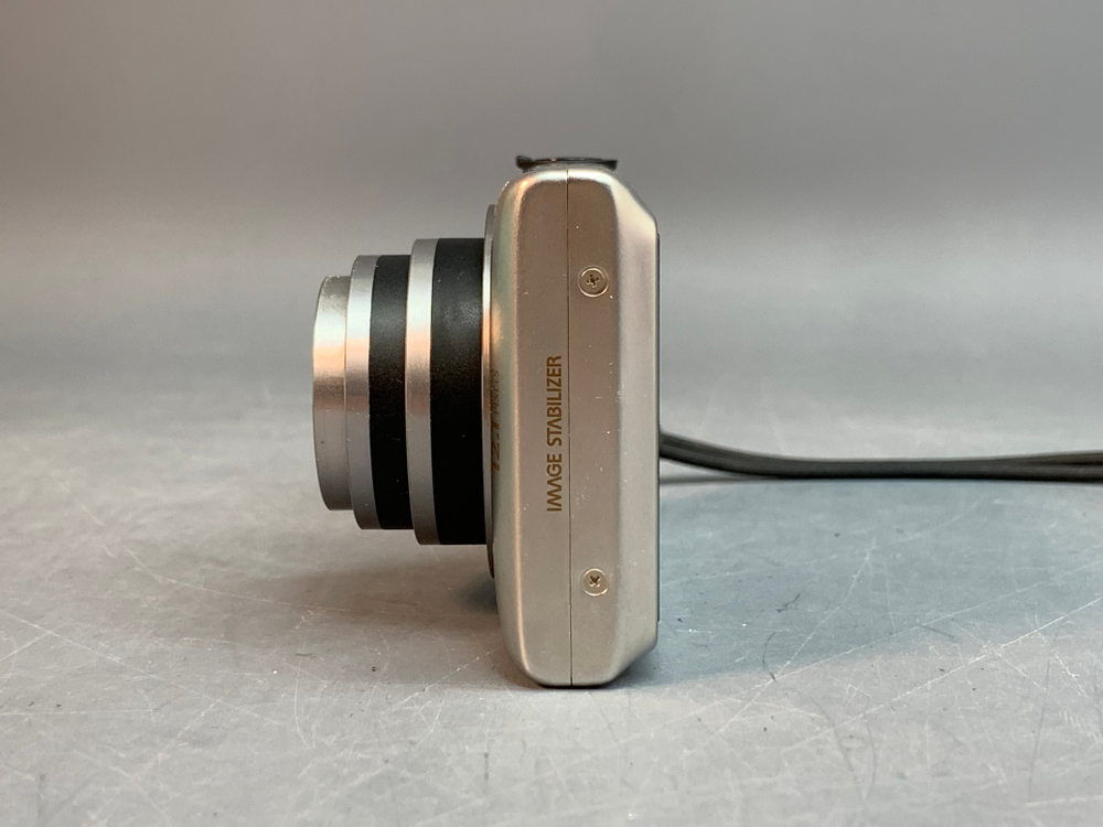 Canon IXUS 220 HS