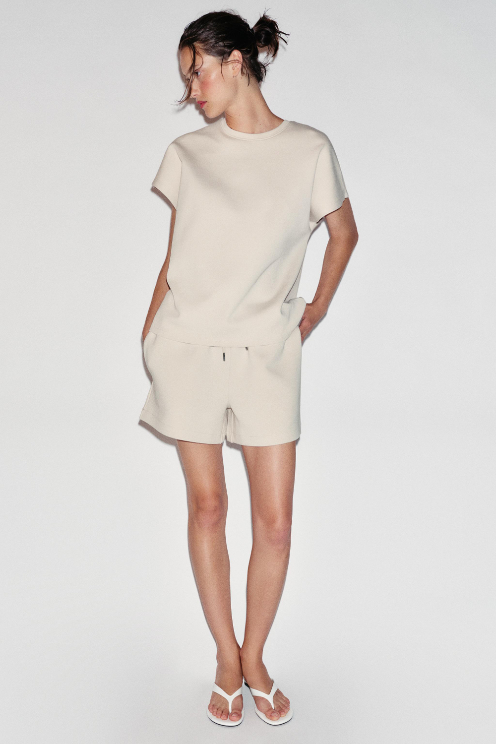 ФУТБОЛКА ИНТЕРЛОК С КОРОТКИМИ РУКАВАМИ — ZARA