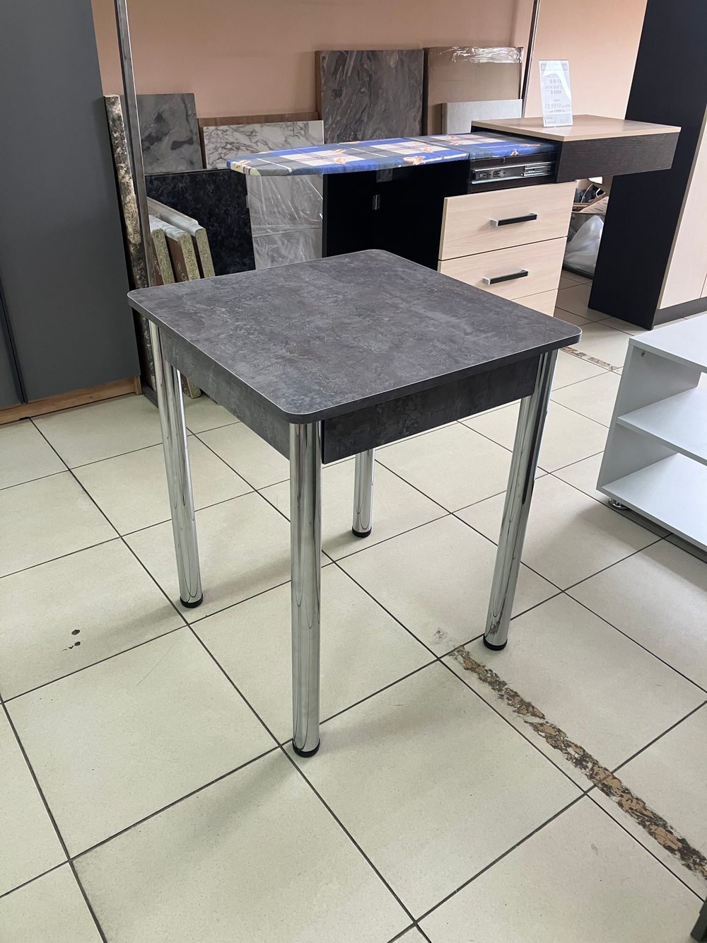 Стол нераскладной 60*60см