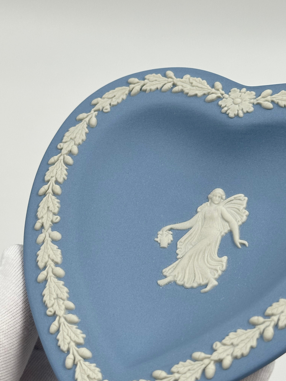 Тарелка декоративная/мелочница «Карточные масти, Черви» Wedgwood