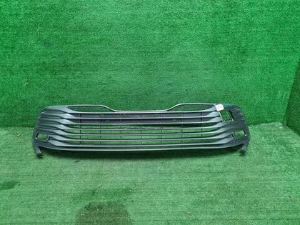 Решетка переднего бампера Toyota Camry xv70 17-21