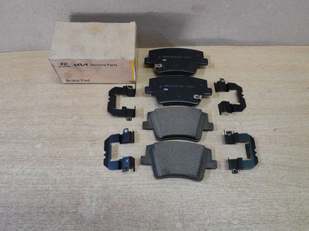 Колодки задние Hyundai Santa FE 2018 58302S1A30