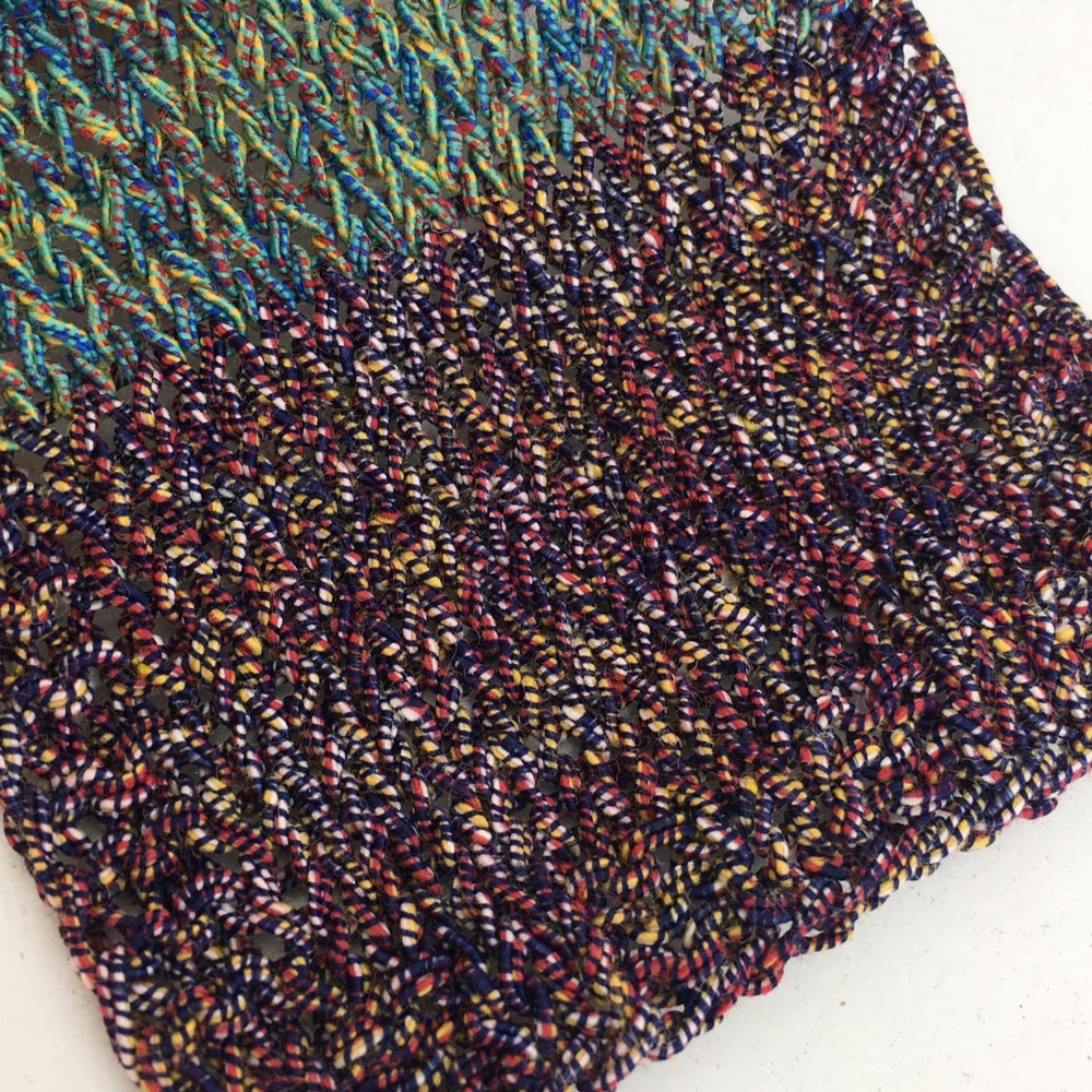 COLORADO - lineapiu'; 68% хлопок, 32% п/а; 600м/100гр; цвет: B6716 Rosso/nero, missoni: красная, желтая и белая нити в фиолетовой оплетке MPo