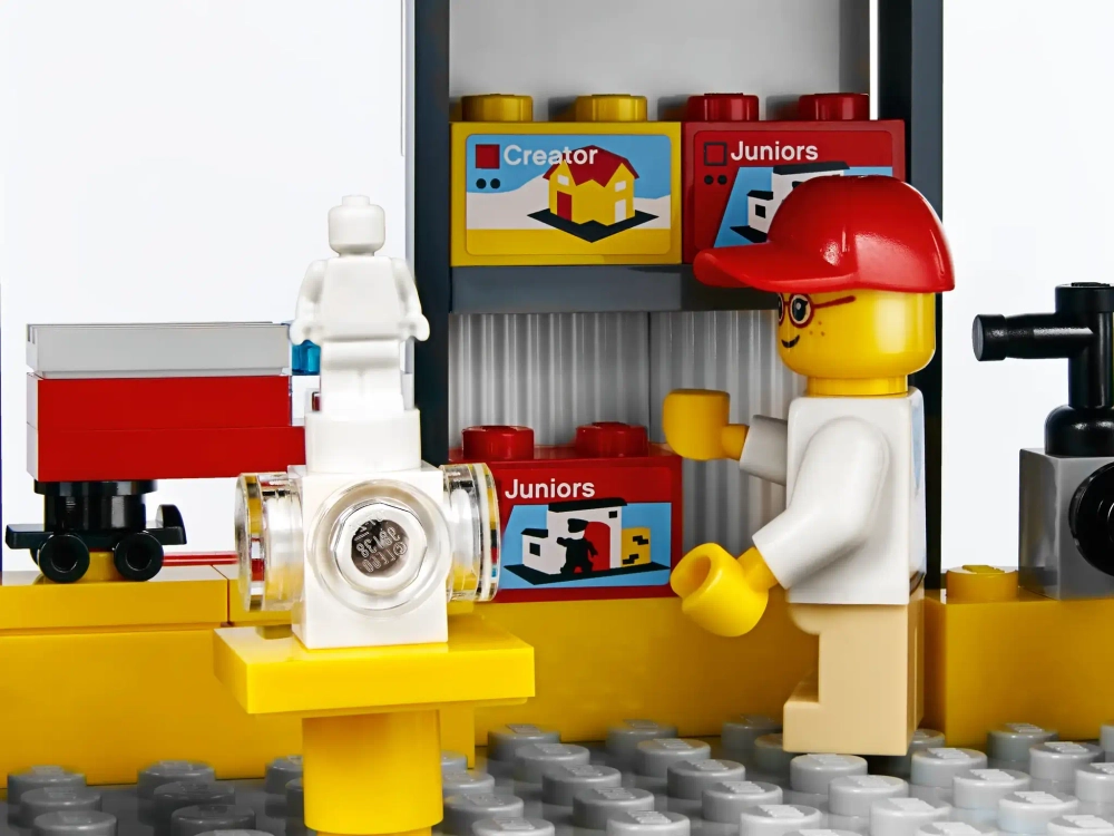 Конструктор LEGO 40305 Фирменный магазин LEGO в микромасштабе