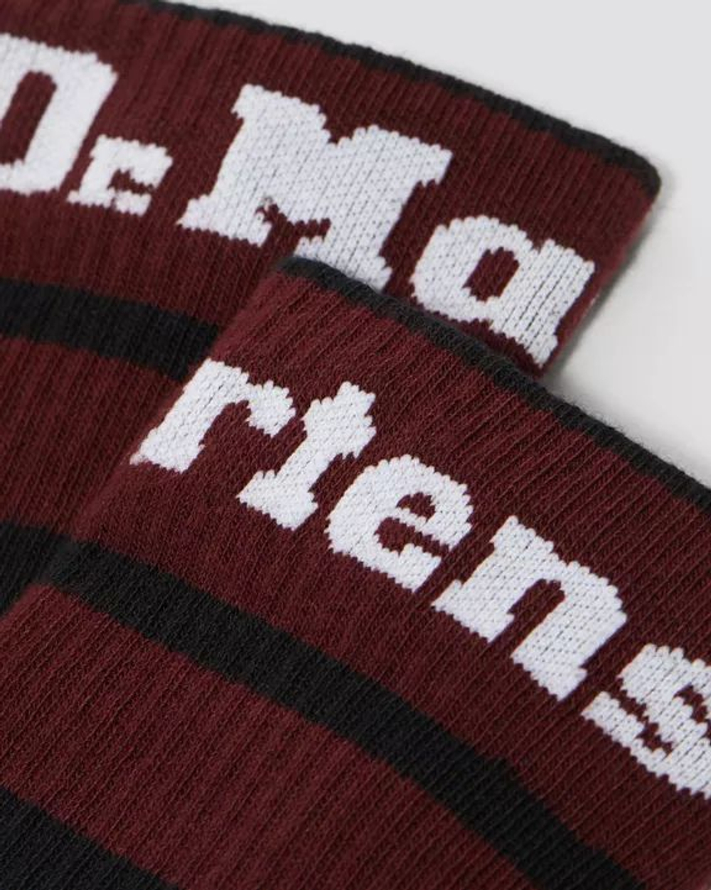 DR. MARTENS Носки спортивные из смесового хлопка, черные с логотипом на бордовом фоне, S/M (36-41), 1 пара (Из Финляндии)