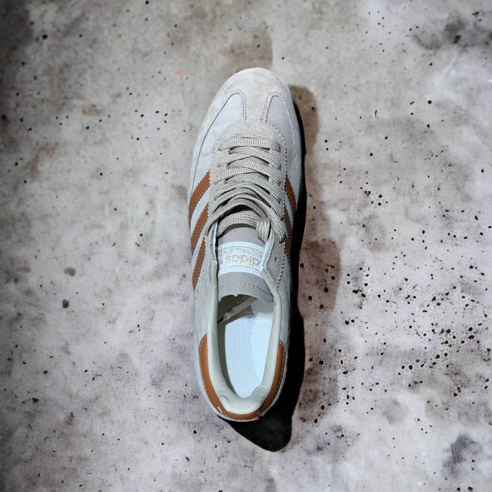 Adidas Spezial • Bone