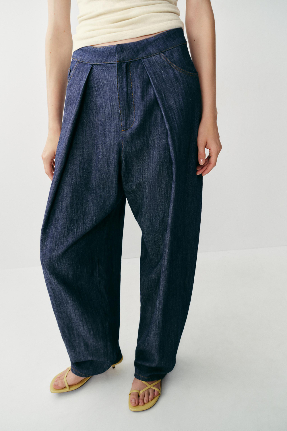 БРЮКИ ИЗ ЛЬНА С ЗАЩИПАМИ — ZARA
