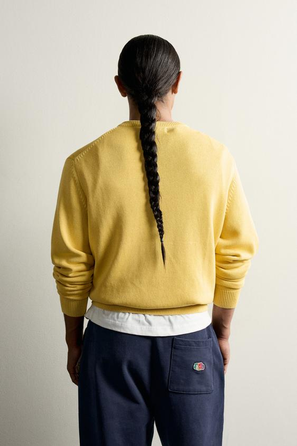 ZARA - FRUIT OF THE LOOM™ ХЛОПКОВЫЙ ДЖЕМПЕР С V-ОБРАЗНЫМ ВЫРЕЗОМ И ВЫШИВКОЙ, ЖЕЛТЫЙ
