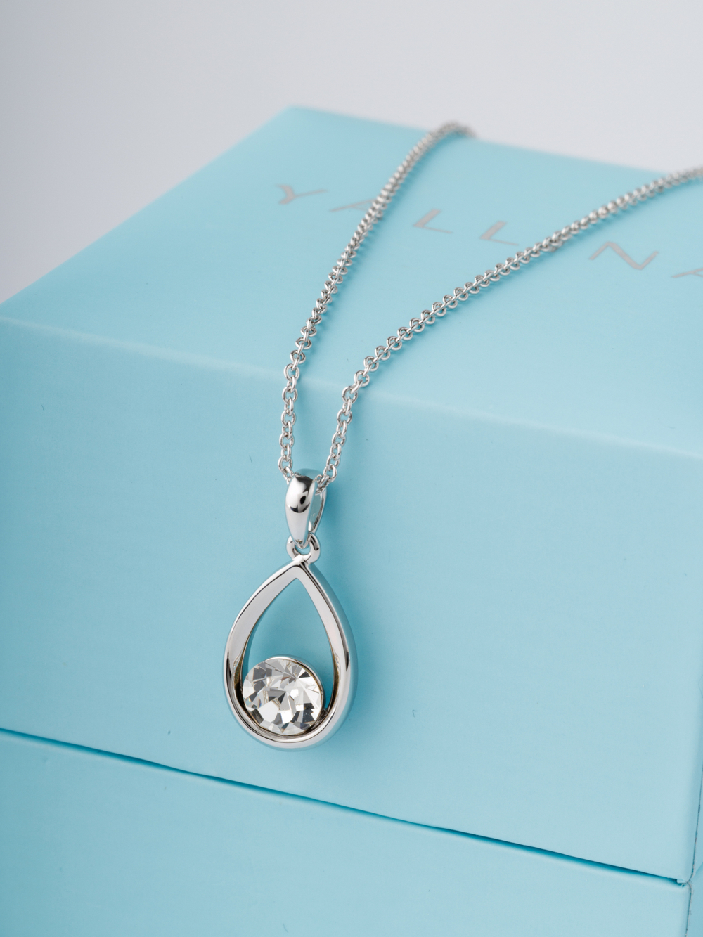 Кулон-капля Белла с белым кристаллом Swarovski в родии