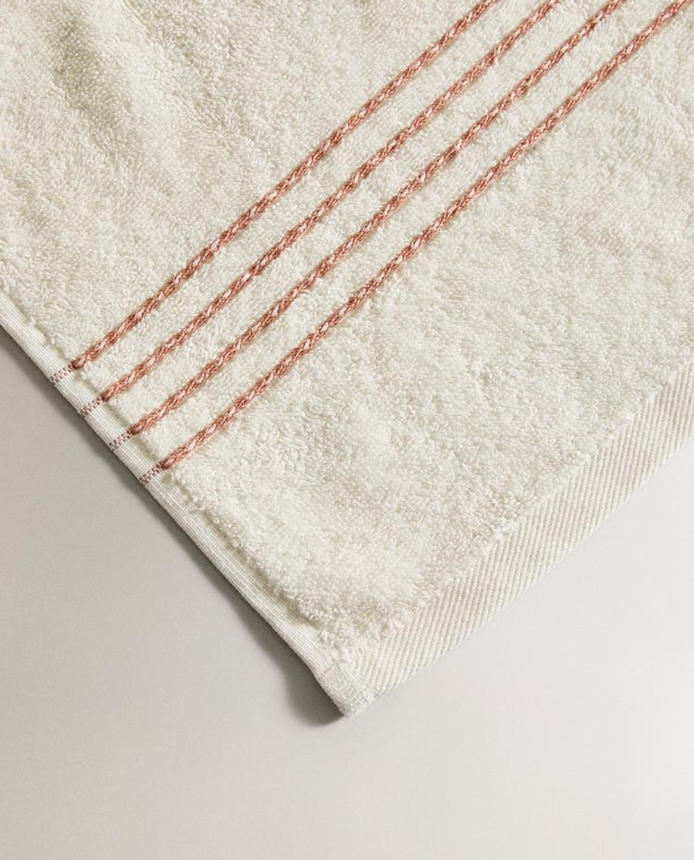 ZARA HOME ПОЛОТЕНЦЕ ДЛЯ ВАННОЙ С КОНТРАСТНОЙ ОКАНТОВКОЙ, РОЗОВЫЙ