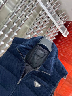 Пуховый жилет Prada