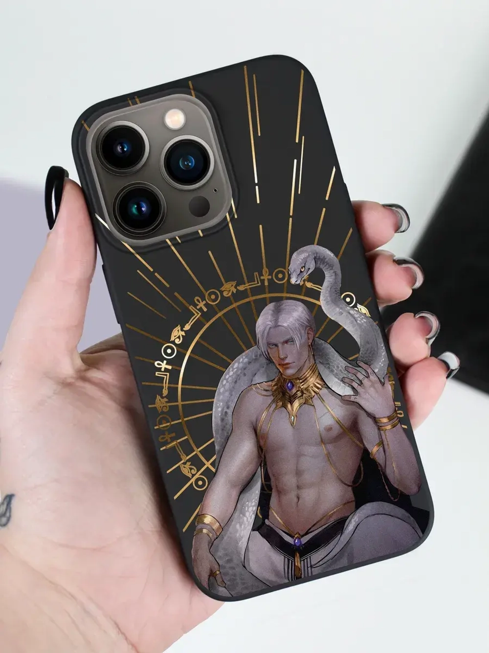 Чехол на iPhone 16 Pro