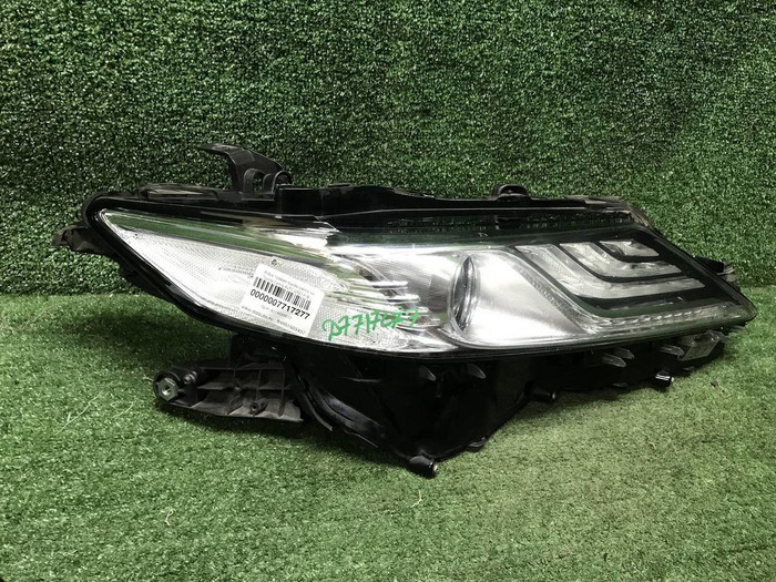Фара правая Toyota Camry xv70 (20-нв) LED