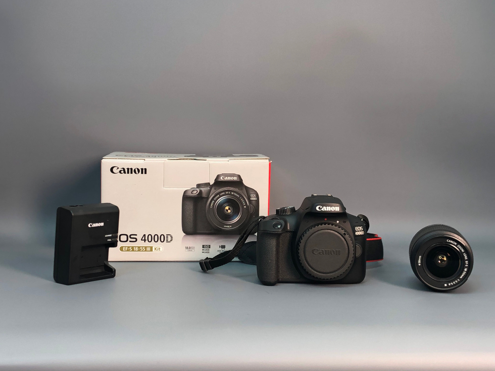 Canon EOS 4000D Kit EF-S 18-55 III 50.000 кадров