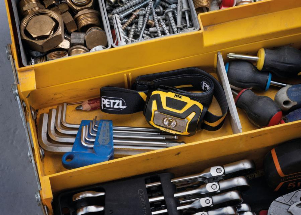 Фонарь светодиодный налобный Petzl Aria 1R, черно-желтый, 450 лм, аккумулятор