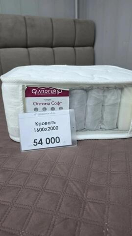 Кровать интерьерная мягкая