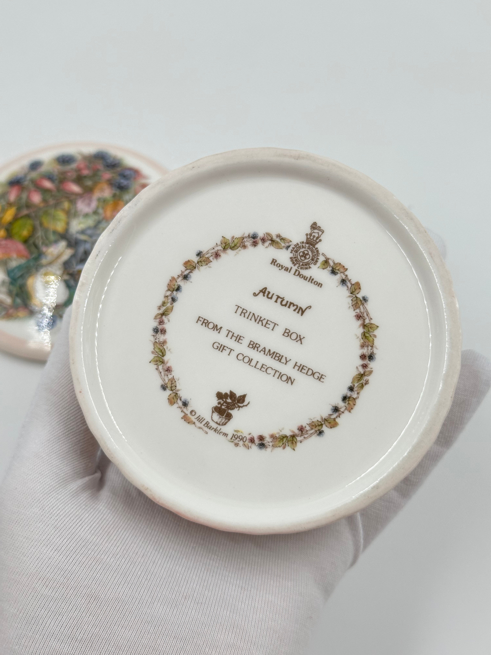 Шкатулка Royal Doulton Autumn из серии Brambly Hedge (Ежевичная поляна)