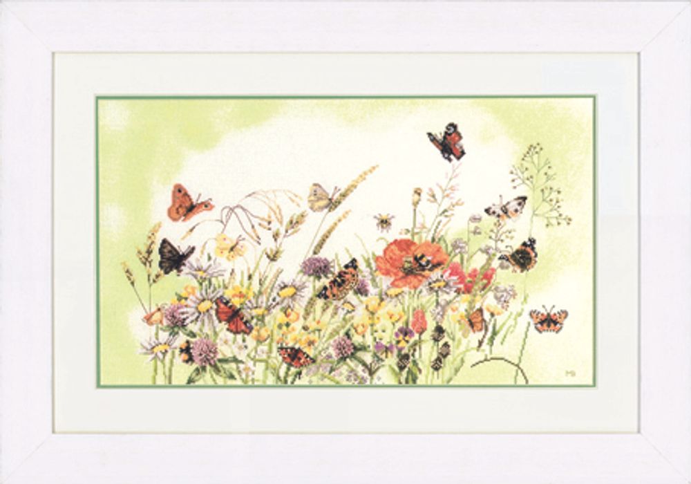 Набор для вышивания нитками Lanarte, Flowers/Butterfly M.B. Набор для вышивания нитками Lanarte, Flowers/Butterfly M.B.