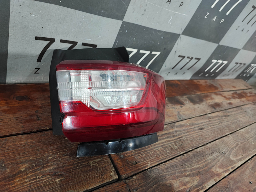 Фонарь задний правый Chevrolet Traverse 2 17-21 Б/У Оригинал 84990361