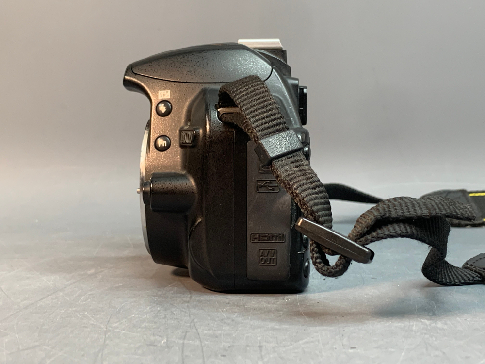 Nikon D3100 Kit 18-55mm 30.998 Кадров