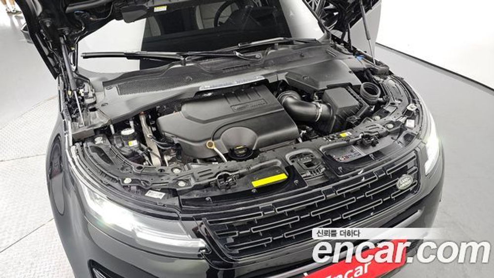 Land Rover Range Rover Evoque P250 Dynamic SE — 2024