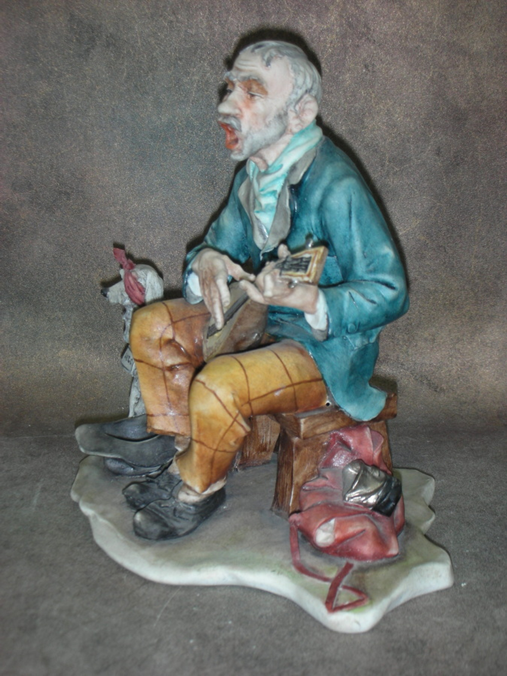 Статуэтка. Фарфор. Слепой музыкант и его верный друг. Capodimonte. Италия